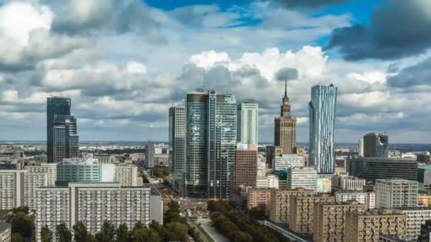 Βαρσοβία στον ορίζοντα timelapse πόλη με δυναμική σύννεφο — Αρχείο Βίντεο