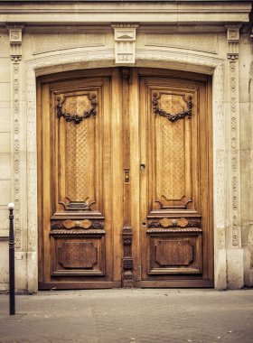 eski ahşap kemer giriş kapısı