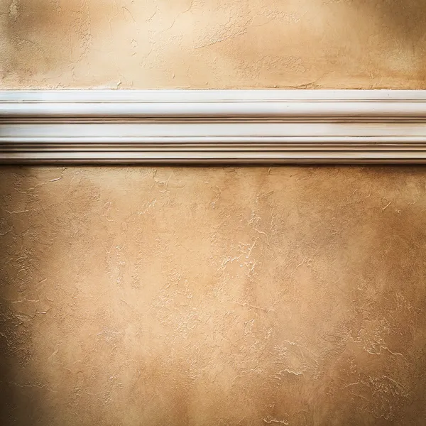 Пустая стена с белым литьем — стоковое фото