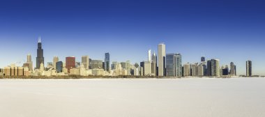 Chicago downtown panorama kış manzarası ile kar michigan Gölü dondu