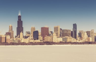 kışın donmuş göl ile Chicago şehir merkezi görünümü
