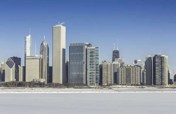 Downtown Chicago winter view with frozen lake — Stock Photo, Image