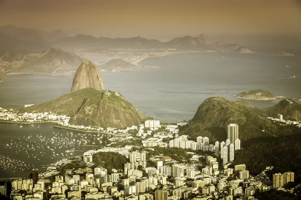 Zonsondergang over rio de janeiro, Brazilië — Stockfoto