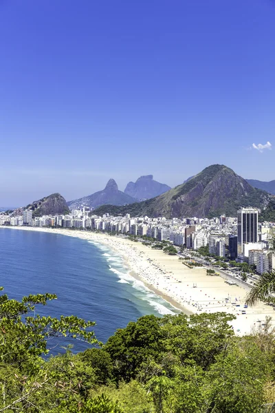 Widok z plaży copacabana w rio de janeiro — Zdjęcie stockowe