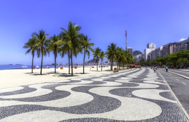 CopacabanaPlajı avuç içi ve kaldırım rio de Janeiro, Brezilya