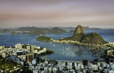 bir rio de janeiro botafogo defne üzerinde günbatımı