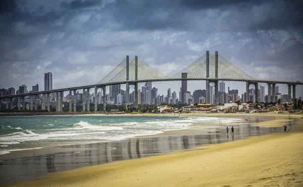 Stadt des Geburtsstrands mit Navarro-Brücke, Brasilien — Stockfoto