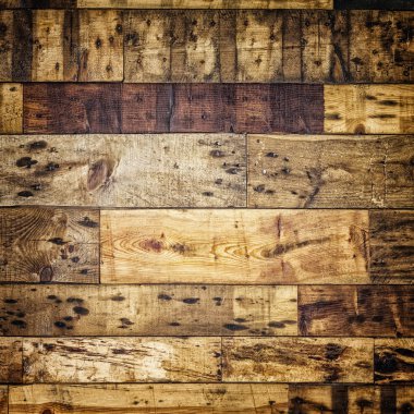 ahşap yerde arka planda tırnaklar