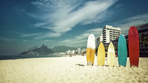 Surfboards standing upright in bright sun on the beach at Ipanem — Stock Photo, Image