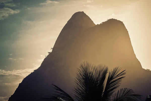 Puesta de sol en la playa de Ipanema en Río de Janeiro, Brasil — Foto de Stock