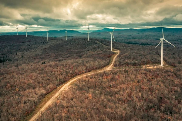 Road Leading Wind Turbines Top Vermont Mountains Fall Season Cloudy — Stock Photo, Image