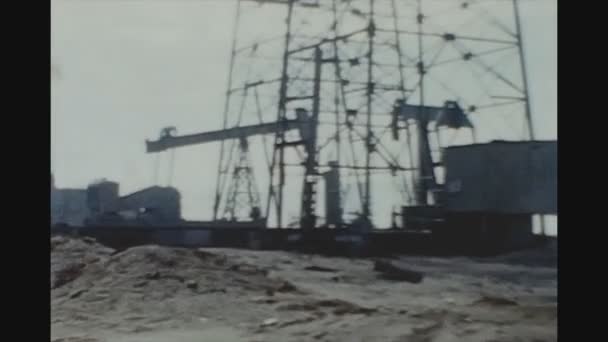 Калифорния Сша Июнь 1957 Нефтяная Скважина Добывается — стоковое видео