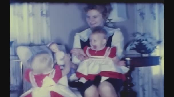 Dallas Zjednoczone Państwa 1961 Świąteczne Chwile Domu Rodziną Dzieckiem Oraz — Wideo stockowe