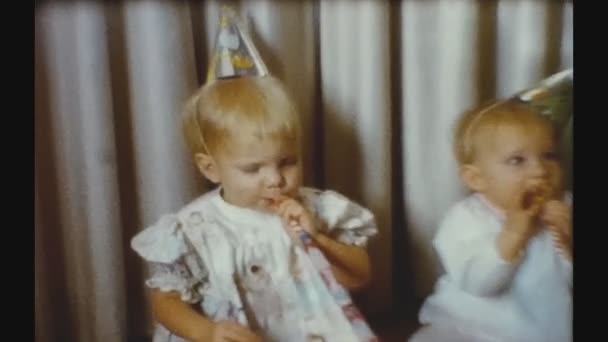 Dallas Spojené Státy Prosinec 1951 Děti Doma Narozeninová Oslava Letech — Stock video