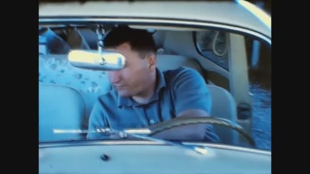 Dallas Ηνωμένες Πολιτείες Δεκέμβριος 1961 Άνθρωπος Βγαίνει Από Αυτοκίνητο Στη — Αρχείο Βίντεο