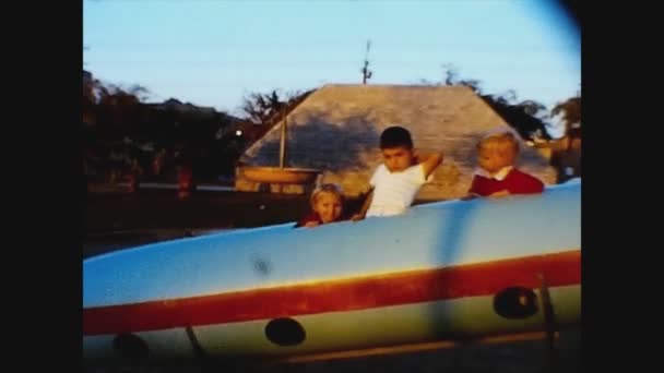 Dallas États Unis Mars 1964 Les Enfants Jouent Parc Dans — Video
