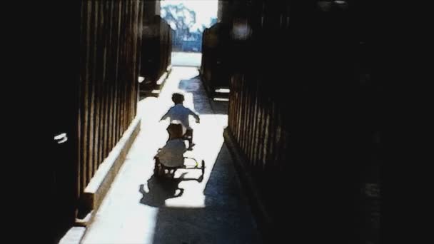 Dallas Stati Uniti Marzo 1964 Bambino Sale Sul Triciclo Negli — Video Stock