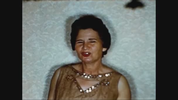 Dallas United States November 1958 Стара Елегантна Жінка Закривається — стокове відео