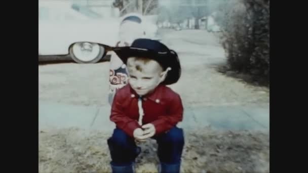 Dallas Estados Unidos Junho 1954 Criança Vestida Cowboy Nos Anos — Vídeo de Stock