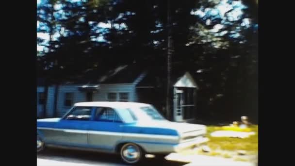 Dallas Ηνωμένες Πολιτείες Αύγουστος 1952 Αυτοκίνητο Σταθμευμένο Έξω Από Σπίτι — Αρχείο Βίντεο
