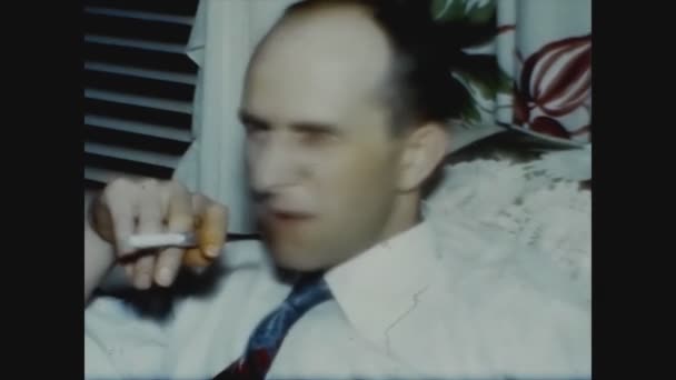 Dallas Stati Uniti Aprile 1961 Uomo Mezza Età Fuma Sigarette — Video Stock