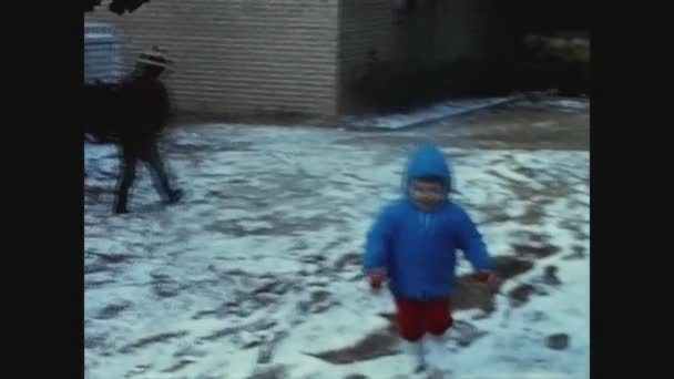 Dallas Spojené Státy Prosinec 1952 Děti Hrají Sněhu Letech — Stock video