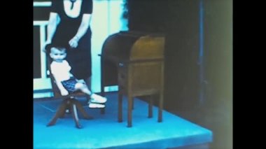 HAZİRAN 1957: 50 'lerde aile anıları ayrıntıları