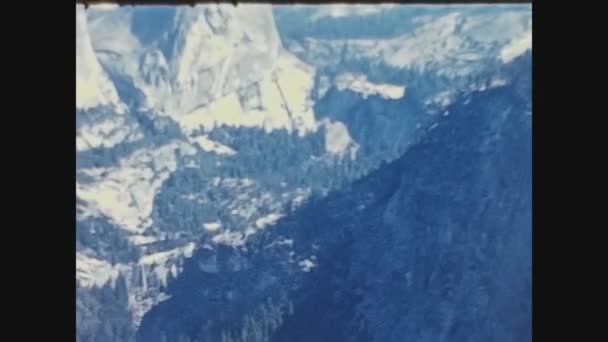 米国ヨセミテ1960年9月 ヨセミテ山脈の風景 — ストック動画
