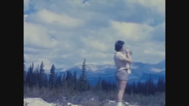 1960年 昭和35年 9月アメリカ トゥオルム メアドウズ 人々の遠足ヨセミテ公園 — ストック動画