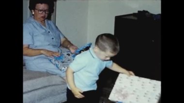 MIAMI, ABD MAYIS 1965: 60 'larda doğan bebek ev hediyeleri