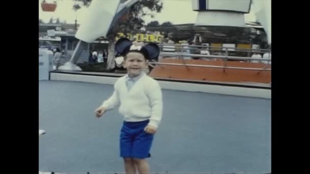 Miami Usa Maj 1965 Barn Disneyland Talet — Stockvideo