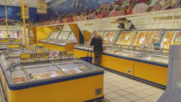 Rovigo Italia Octubre 2021 Interior Una Tienda Alimentos Congelados — Vídeo de stock