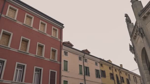 2021年10月14日意大利罗维戈市 意大利历史名城朱塞佩加里波第广场 — 图库视频影像