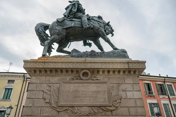 Posąg Garibaldiego Szczegółami Dotyczącymi Koni Rovigo Włoszech — Zdjęcie stockowe