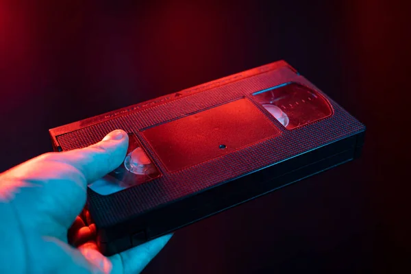 Cassette Vhs Détail Pris Main Dans Une Lumière Sombre — Photo