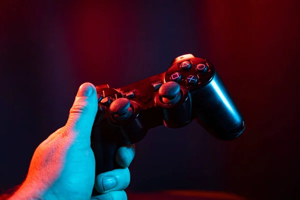 Gamer Hands Detail Met Joypad Tijdens Bleekheid — Stockfoto