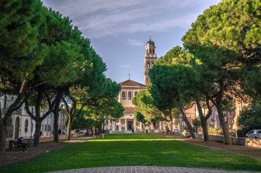 Rovigo 'daki Rotonda tapınağı, İtalyan şehrinin göbeğindeki antik bir kilise. 16. ve 17. yüzyıllar arasında inşa edilmiş sekizgen planlı dini bir bina..