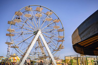 Lunaparkta dönme dolap detayı