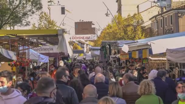 Rovigo イタリア30 October 2021 ストリートマーケットの人たちの群れ — ストック動画