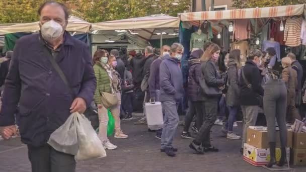Rovigo イタリア30 October 2021 ストリートマーケットの人たちの群れ — ストック動画