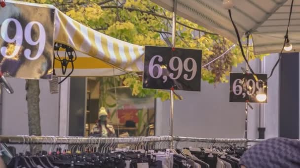 Rovigo Italy Οκτωβριου 2021 Καθυστέρηση Ρούχων Στην Αγορά Του Δρόμου — Αρχείο Βίντεο