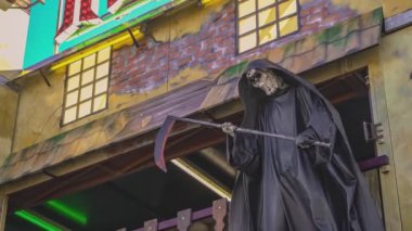 ROVİGO, İTALYA 30 EKİM 2021: Lunaparktaki Korku Evi Atlıkarıncası