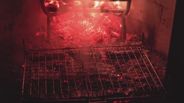 Fuego Carbón Detalle Rejilla Brasas Chimenea Barbacoa — Vídeos de Stock