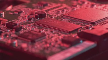 LOS ANGELES, Birleşik Devletler 14 Kasım 2021: Bir panodaki elektronik bileşenlerin makro detayları