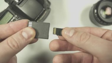 SD Kart adaptörüne MicroSD Kart yerleştiriliyor. Kapat.