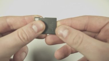 SD Kart adaptörüne MicroSD Kart yerleştiriliyor. Kapat.