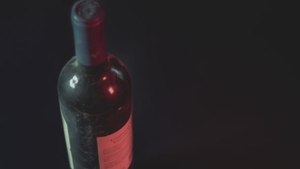 Milán Italia Noviembre 2021 Botella Vino Giratoria Antigua Con Espacio — Vídeo de stock