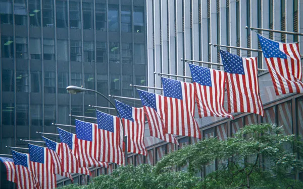 Sok Amerikai Zászló Lóg Egy Épületen Években — Stock Fotó