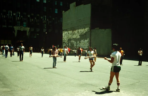 York Egyesült Államok 1970 Harlem Utcai Jelenet Évekbeli Emberekkel — Stock Fotó