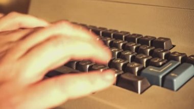 Daktiloda el yazısının ayrıntıları